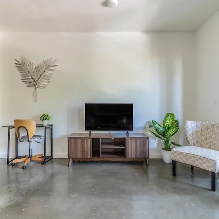 Seattle Lux 1 Bd Apartment- Rooftop, Wifi, Pet Friendly